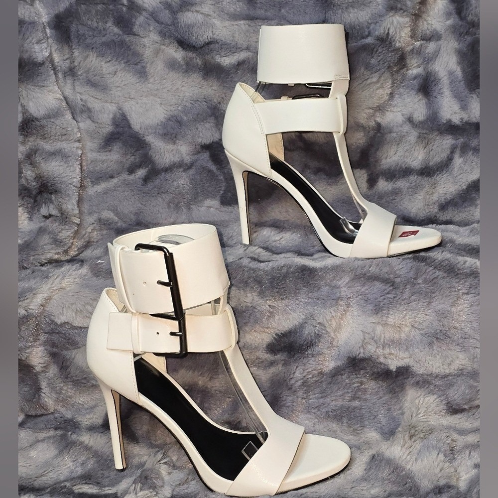 New AAJ Aminah Abdul Jillil Zahra Sandals White Double Buckle‎ Ankle Strap 5.5